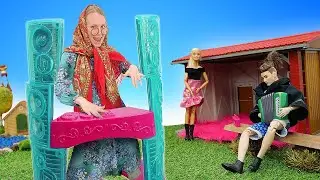 Кукла Барби и Баба Маня в деревне. Барби в шоке от грязи в клубе! Веселые игры в куклы для девочек