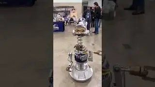 Spin, says the droid at L.A. Comic Con. #starwars #comicconla #comiccon
