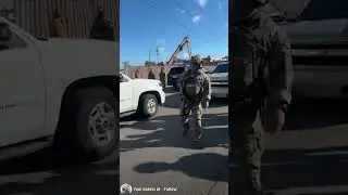 Видео: Грегори Бовино из пограничной службы применяет слезоточивый газ в Чикаго, несмотря на пост...