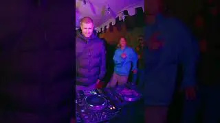 Can you handle this insane Groove? #hardgroovetechno #houseparty #coldcues #22interns #dj