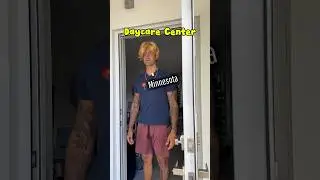 Риелтор обходит дома детский сад в Миннесоте