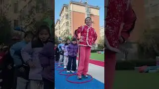 😄🧸 Игрушечная битва Дораэмона, игры с друзьями и автомат с цветочными мала | Семейный видеоблог #...