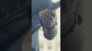 Guitarist takes his time to build solo as band builds with him