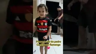 nosso tio pedro nos presentiou com camisa e short do flamengo. ..muito obg...amamos
