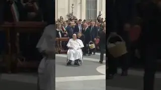 The moment Pope Francis appeared at the end of the Palm Sunday Mass