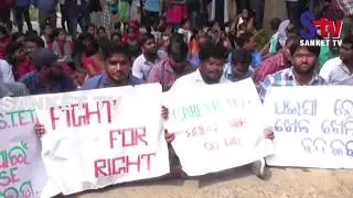 Odisha :  BEd MEd Students lock up FM University gate | Sanket Tv