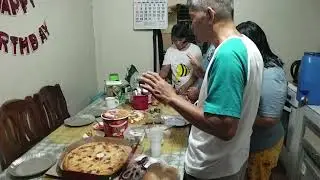 BILI TAYO NG FRIED CHICKEN MAY DISCOUNT SI MISIS DITO. 12/24/2025