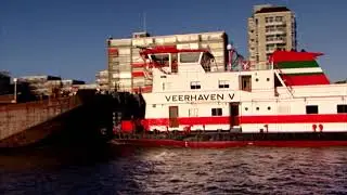 Veerhaven V vaart voorbij | Binnenvaart