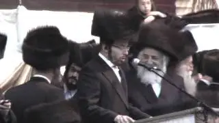 Chazan Yakov Yosef Stark sings 
