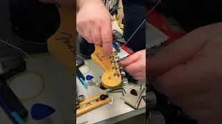 Restring tip at Hilton Music #guitar #strat #music #fender