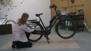 Hoe monteer ik de Urban Iki Junior voetsteunen?