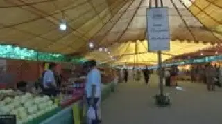 Muslims in Pakistan buy food before holy month starts