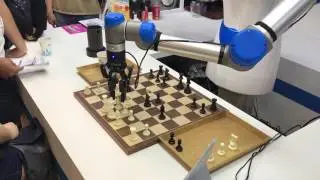 Робот обыгрывает человека в шахматы. Computex 2017