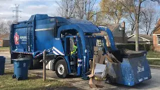 Republic Services Mack LEU McNeilus Contender Garbage Truck