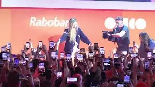 🥇Dutch speedskater Leerdam celebrates her gold medal with fans in Milan｜Winter Olympics｜Netherlands