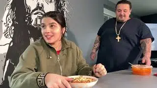 ON SE DÉFIE !!! LE CHIPS LE PLUS PIQUANT AU MONDE ELLE MANGE DE LA NEIGE  !!