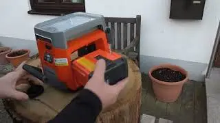 Husqvarna Baustellenlampe WL8i LED Baustrahler komfortabel, tragbar, akkubetriebene Arbeitsleuchte