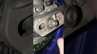Paano mag adjust ng chain ng Yamaha R15M