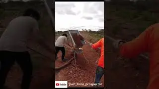 Using a Dry blower sampling a new gold prospecting spot | Gold Prospecting