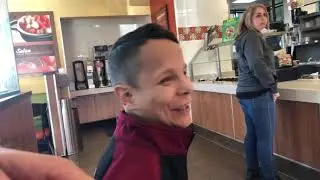 D3SMADR3 EN EL POLLO LOCO 🐤 | Mario El Cachorro Delgado & El Mayito