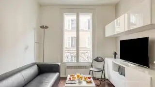 Charming Apartment close to Gare de Lyon | Paris, France | Hotel Review 🏨