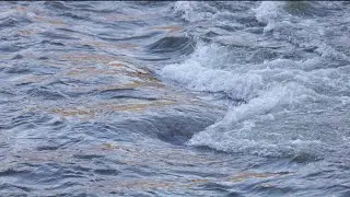 River flow in slow motion