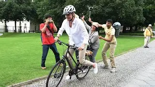 Bettina Wulff &bdquo;in Action&ldquo;: Im Viral f&uuml;r den Stadthelm von ABUS, August 2016