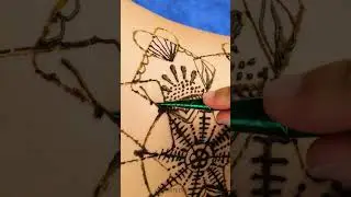 Exciting technique for creating temporary henna tattoos 🎨