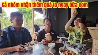 Bữa Cơm Nhà Anh Đó Nhận Thêm 1 Đống Quà Từ Khán Giả.....