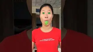 Хана забавно ест перец чили, папайю и ящериц 😜 #шорты от Ханы