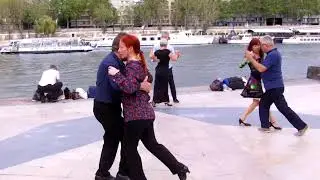 Roberto-Sandrine ( Rôles partagés au bord de la Seine Paris )