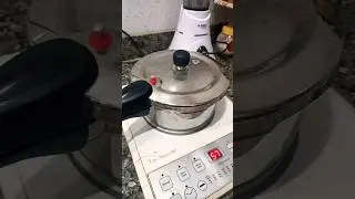 Pressure cooker Whistle sound on Induction stove #pressurecookersound #kitchen