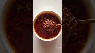 Домашнее масло чили #тренд #чилиойл #легко #maggi #пельмени #momos #дип #вирусноевидео #youtubesh...