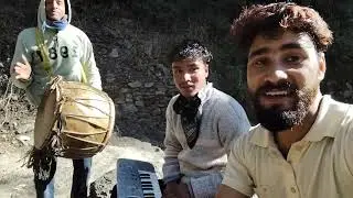 अपने छोटे भाइयों के साथ थोड़ा इंजॉय
