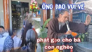 &Ocirc;ng l&atilde;o r&acirc;u bạc, ph&aacute;t gạo cho b&agrave; con ngh&egrave;o, gần ch&ugrave;a ghe s&aacute;u 