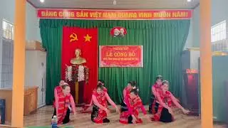 Múa lễ ra mắt Đội văn nghệ xòe Thái 