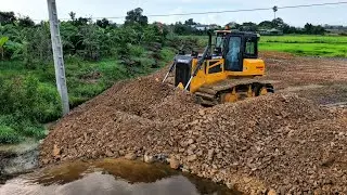 Bulldozer DH17C3PRO Push The Soil into The Hole Building Skill Stone Using Water Very Deep Perfectly