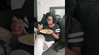 When the food is so good 🤣🤤. My boyfriend stay recording me lol