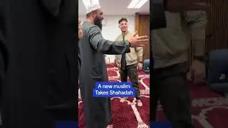 A new Muslim takes Sahadah
