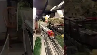 D&eacute;j&agrave; vu HO Locomotive Multi Track Drifting Meme