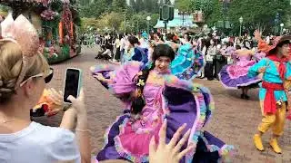 Disney characters on parade in Hong Kong Disneyland 