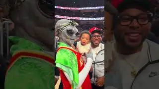Curious Kids making  Memories with Space God👽❤️#kidslove #alienslove #funny #spacegod #alien