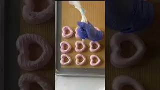 Heart shaped donut chocolate treats #cakesicles #valentinesday #cakepops #cake