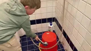 Делаем ледяные фонарики.