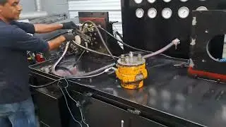 Prueba en banco de bomba de traslaci&oacute;n de un vibro compactador dynapac rc45