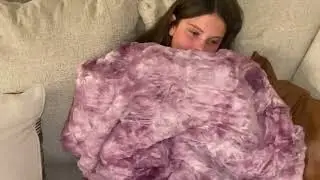 Review of NEWCOSPLAY Super Soft Faux Fur Throw Blanket