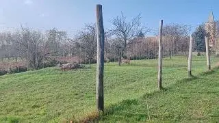 Bodai ház. (Vadháló kerítés kihúzasa. Ahogy mi csináltuk. Gyorsan, egyszerűen.)