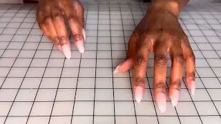 ASMR: scratching and tapping on a plastic cutting board 