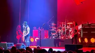 Slash feat. Myles Kennedy live in Sporthalle Hamburg World on Fire 11.04.2024