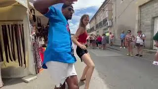 ”¡Imposible  No Mirar! El Arte de Bailar de esta Francesa    Te Dejará Loco”  SALSA